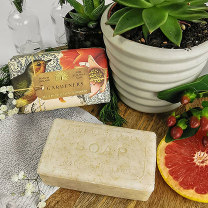 The English Soap Company - Anniversary Gardeners Exfoliating Soap