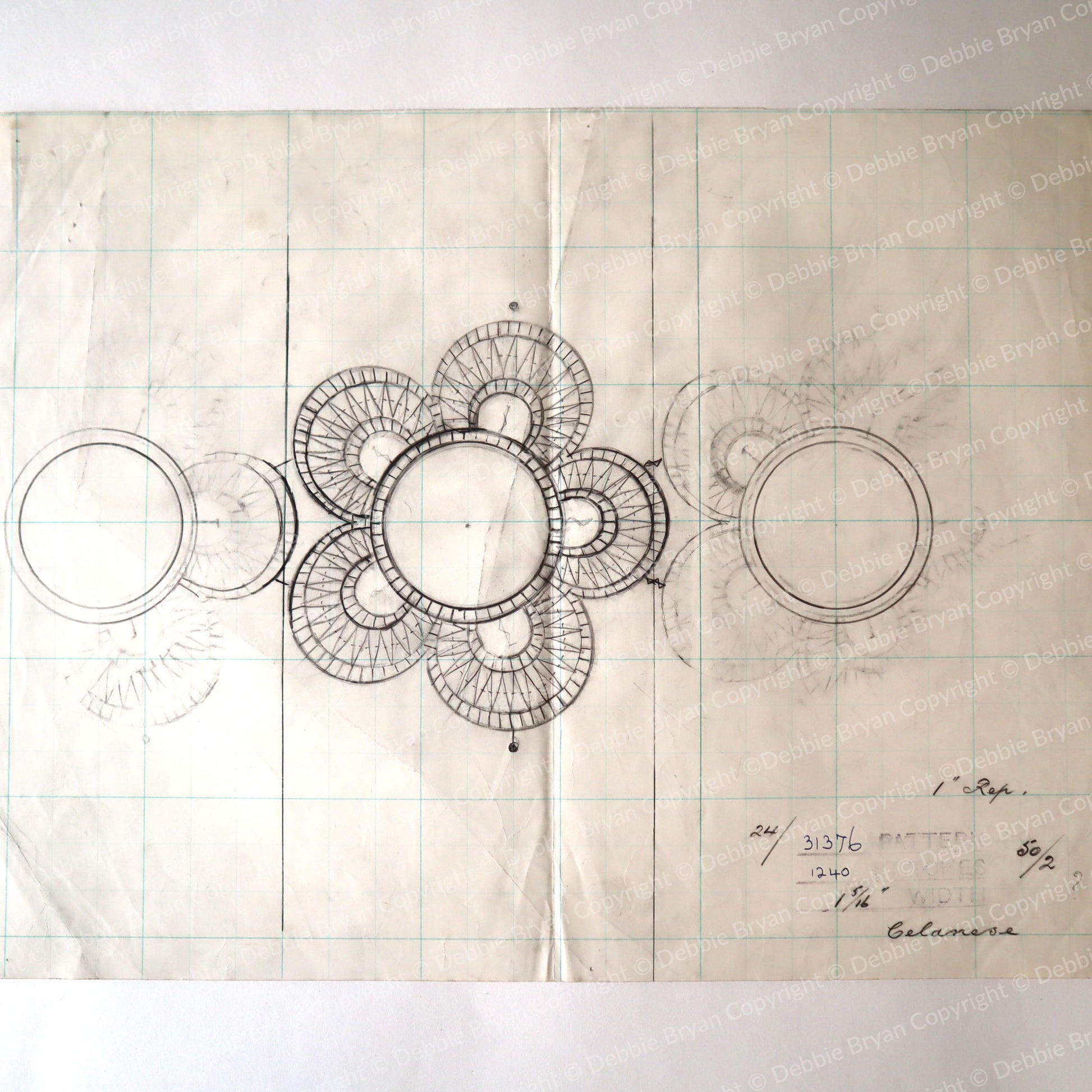Technical drawing of a circular mechanical component on a grid background